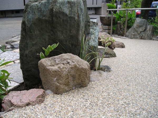 既存庭石を利用した造園 港南区F様邸